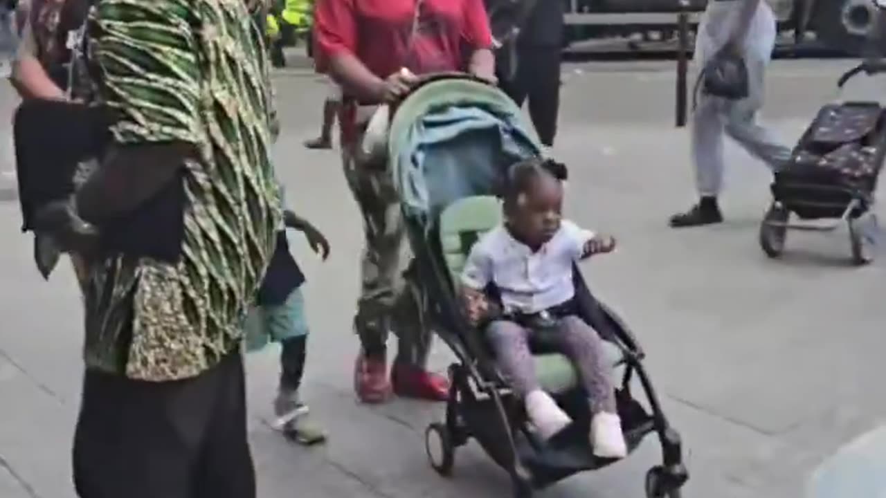 Tourist in Paris wonders why there are almost no white French left.