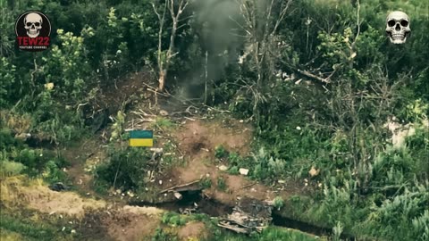 Face to Face Combat: 2 Ukrainian Soldier Storms Russian Trench & Russian Soldiers Ran