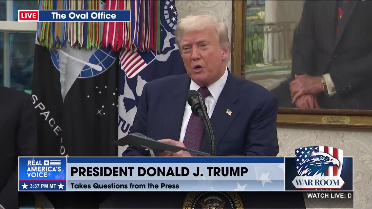 U.S. B-2 BOMBER REPLICA IN OVAL OFFICE