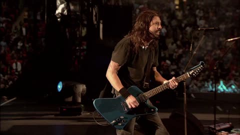Stacked Actors (including Drum solo and 'Hocus Pocus') - Foo Fighters (live)