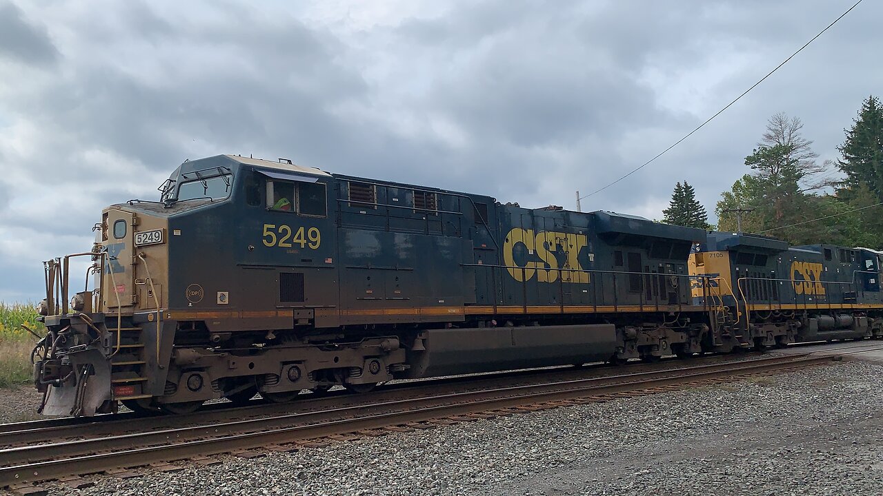 CSX Trains 5249 and 7105 give us a horn salute