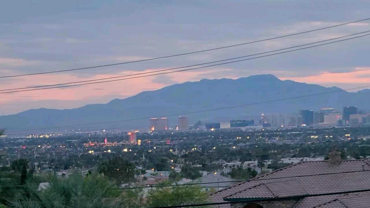 Did you see tonight's Las Vegas sunset? Check this out! 04.30.2025 #follow #lasvegas #travel #gaming