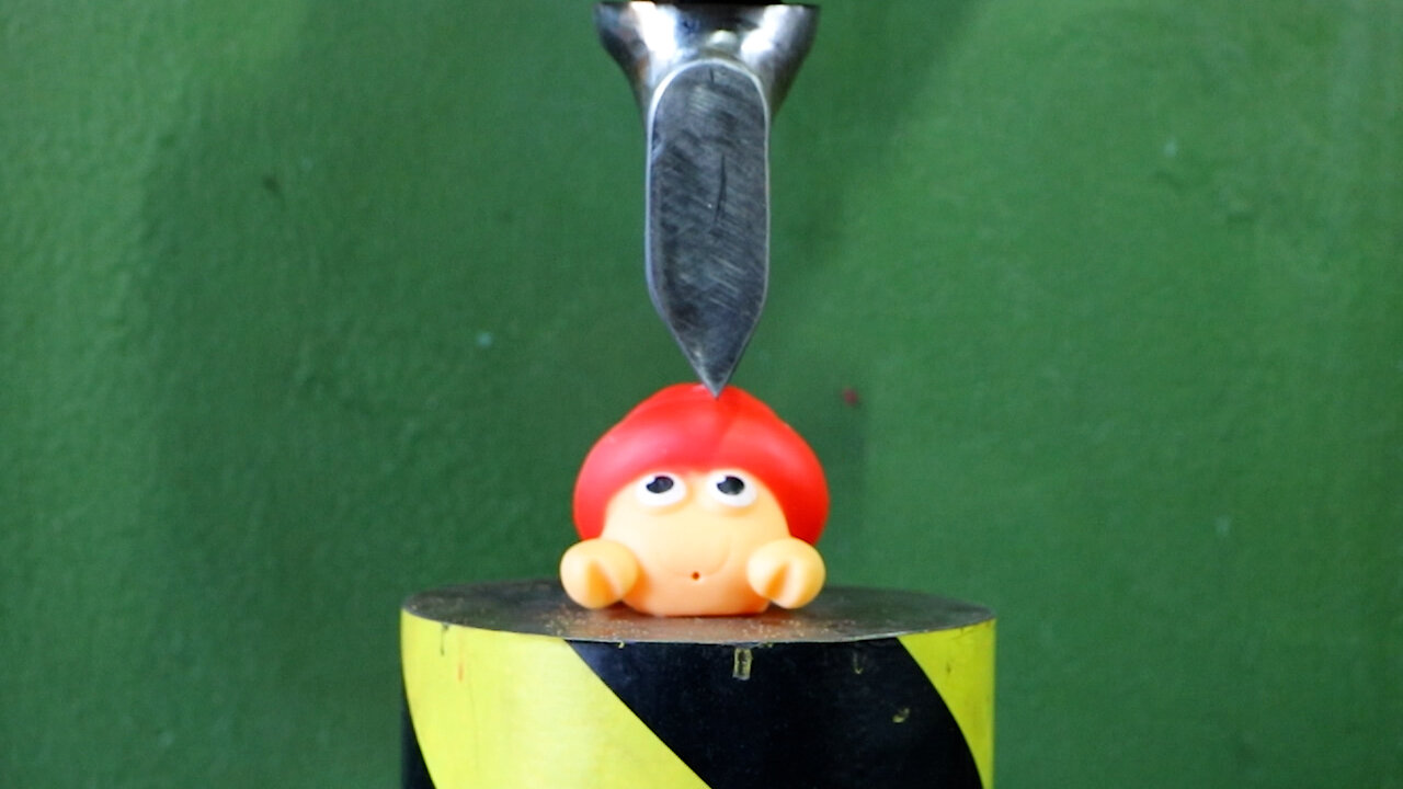 Hydraulic Press Crushing