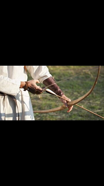 तीर कमान का उपयोग सबसे पहले किस देश में हुआ था?