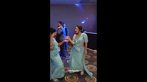 Girs dance