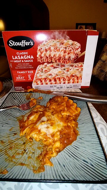 Eating Stouffer's Classic Lasagna With Meat & Sauce, Dbn, MI, 11/13/25