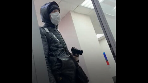 Un atracador se niega a llevarse más dinero que el que tenía en mente