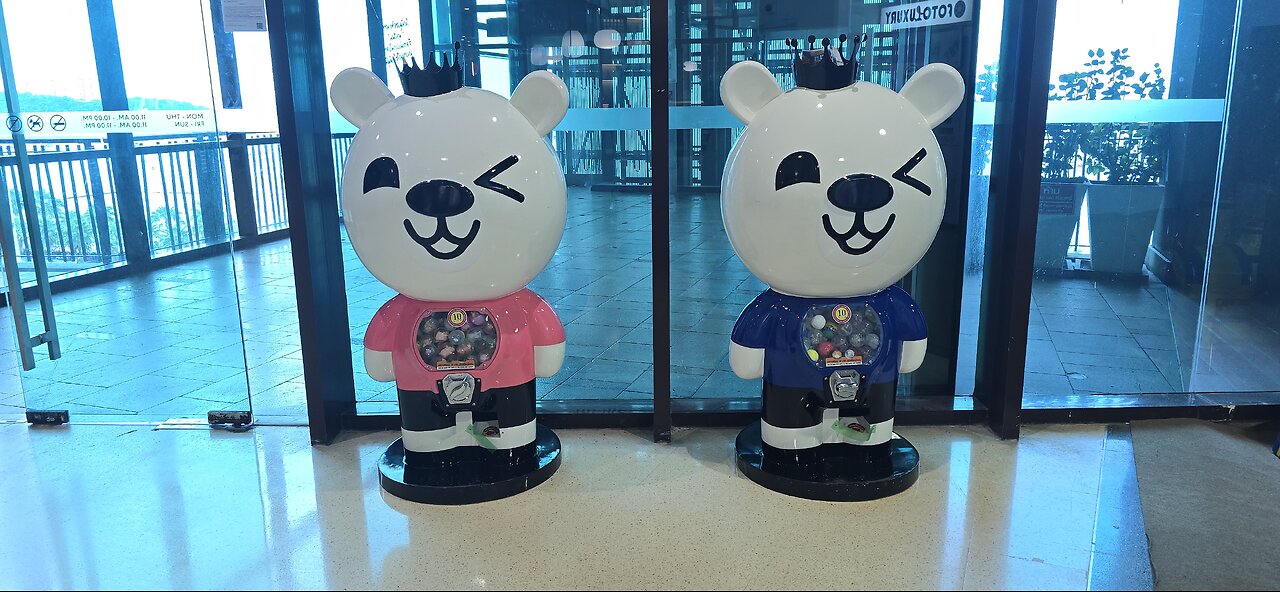 Alright Twin damn what do I pack 😩😐