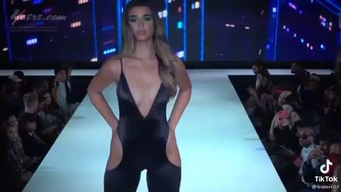 Fashion Model Curvy Model Lifestyle 2025