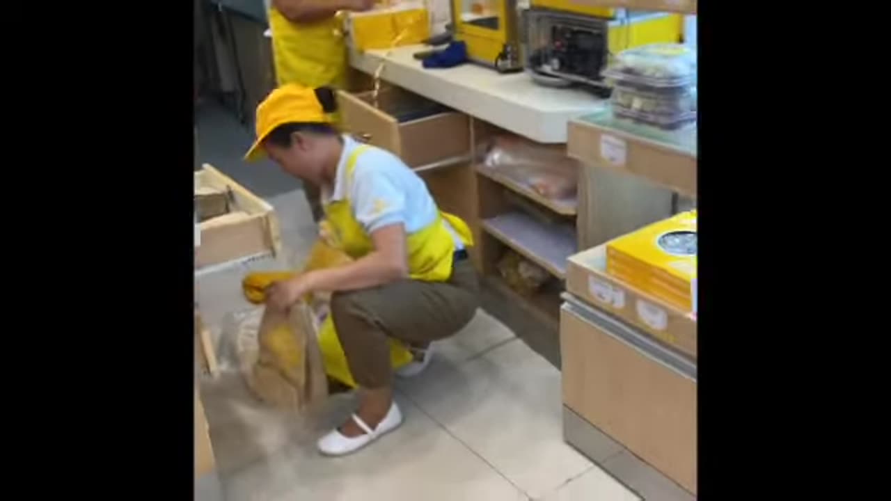 CLOWNING IN AYALA MALL CEBU CITY PHILIPPINES VLOG