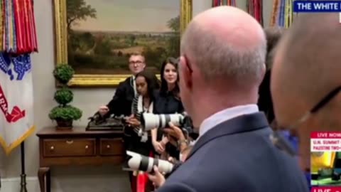 🚨 BREAKING: Trump BLASTS Reporter Over “Establishment” Studies 🔥