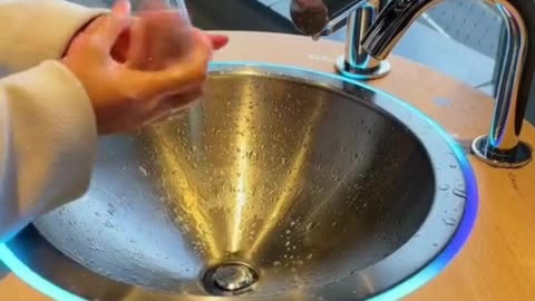 This Japanese Sink Recycles Its Own Water ♻️🚰