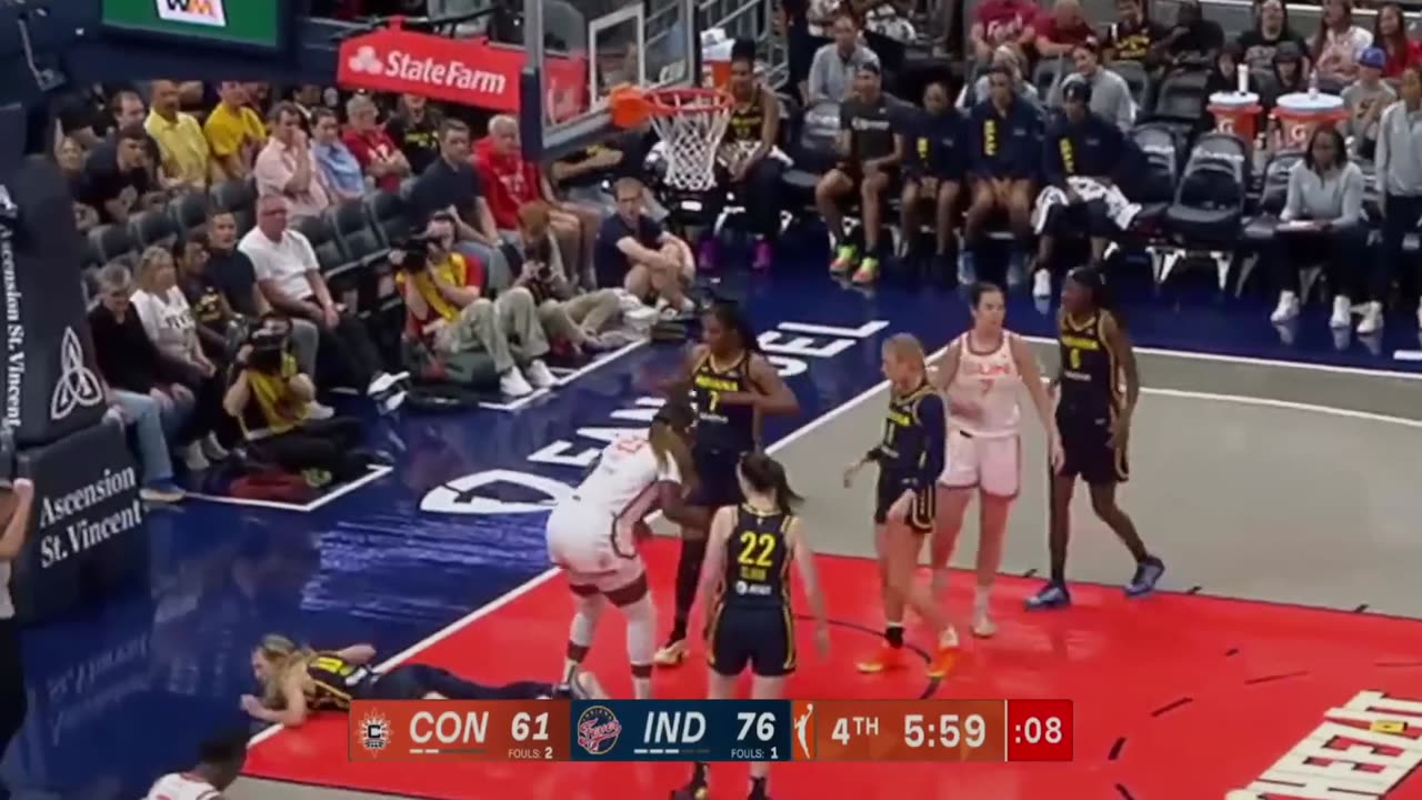 “Caitlin Clark: The Game Changer of Basketball”