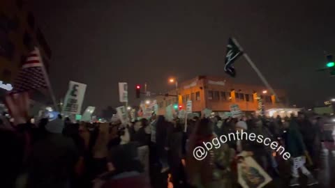 🚨 BREAKING: Radical leftist rioters have SEIZED major streets in Minneapolis, plunging the city ...