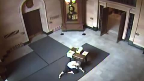 2 Dindu-Raunchys Rob And Beat Old White Lady