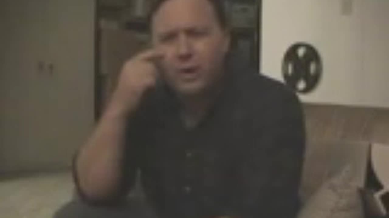 Alex Jones - Warning of the dangers of vaccines