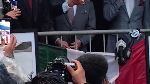Los Tigres Del Norte asisten a vigilia en Nueva York para tripulantes del Buque Cuauhtémoc.