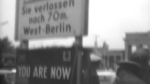 Brandenburg Gate border action, ... - Brandenburg gate border action, Berlin, Germany - 111-lc-44553