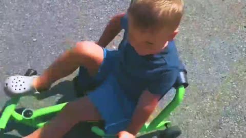 Ultimate Wiggle Scooter for Kids – Outdoor Fun Ride-On Toy