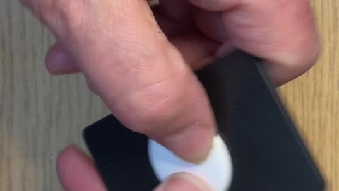 AirTag Battery Change: Remove Stuck Cover - Easy Hack