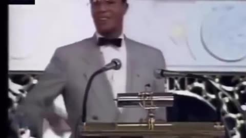 A young Louis Farrakhan teaching the "Nation of Islam" followers about the JEWS.