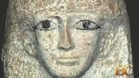 U.S. returns parts of queen’s temple, ancient gold coin and other rare smuggled artifacts to Egypt
