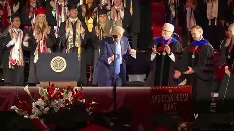 GREATEST COMMENCEMENT SPEECH EVER!!!😎🇺🇸
