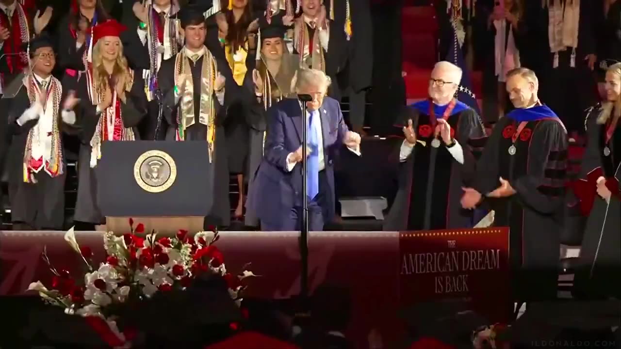 GREATEST COMMENCEMENT SPEECH EVER!!!😎🇺🇸