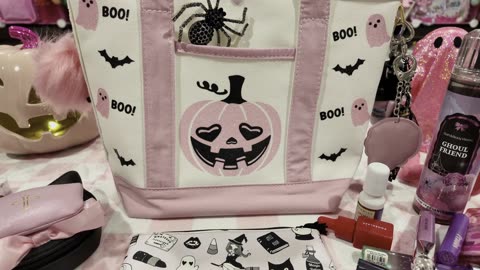 Happy Halloween 🎃 What’s in my Bag WIMB 👻