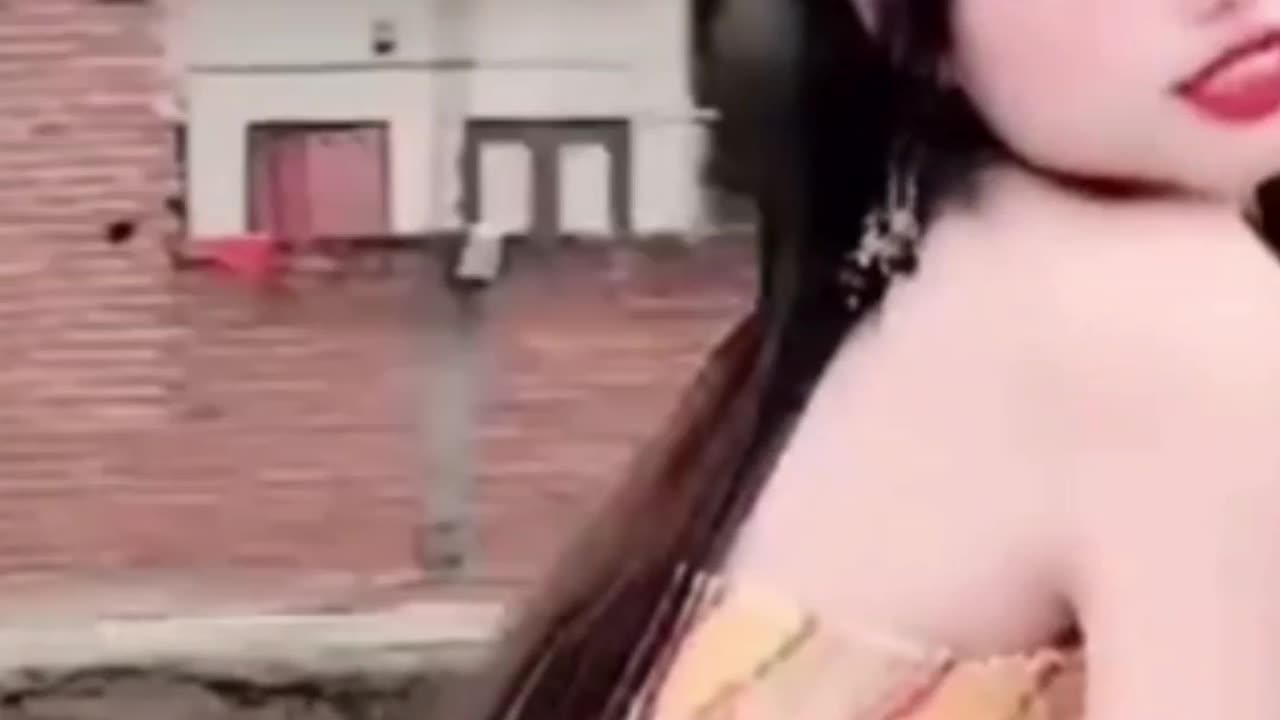 "Ang Ghar Ma Dance: Showcasing Body Parts Through Rhythm"