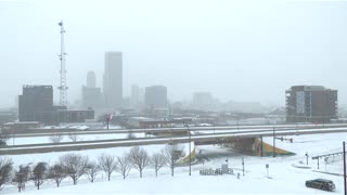 U.S. winter storm begins to dump snow on Midwest, South