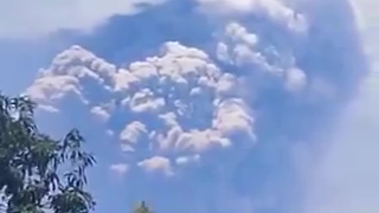 Indonesian volcano unleashes a towering ash plume reaching a height of one kilometer.