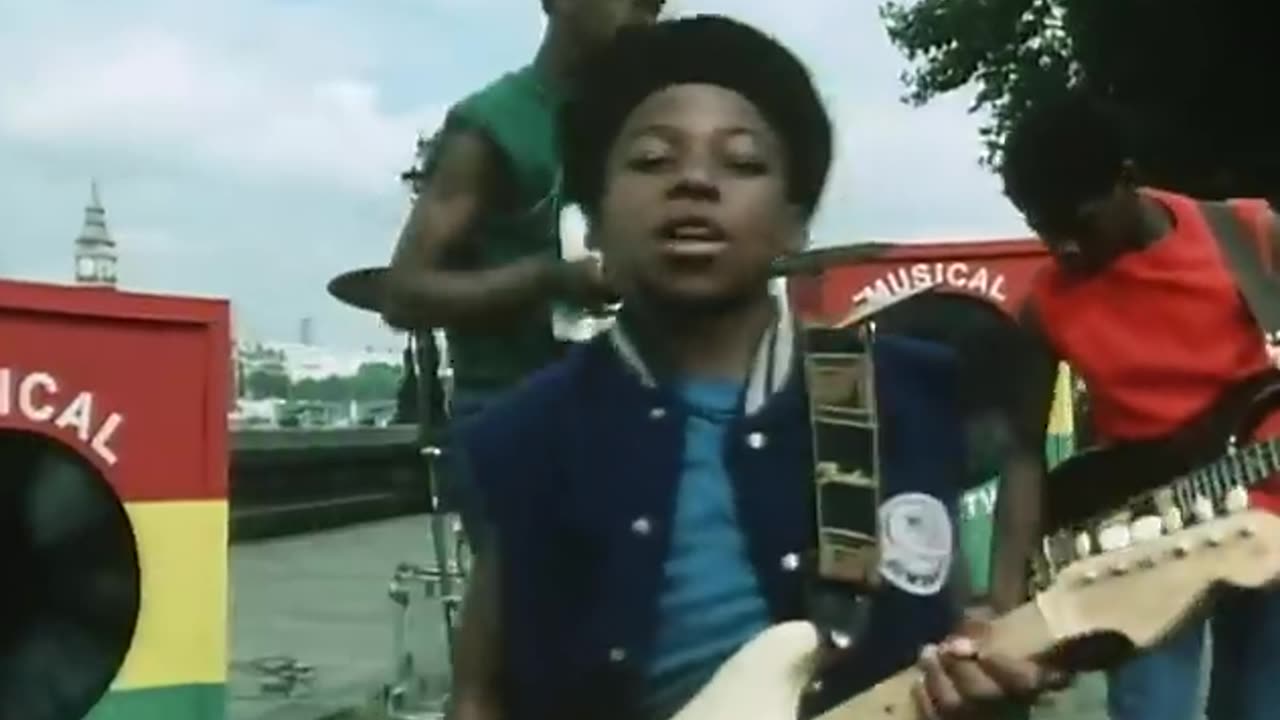 Musical Youth - Pass The Dutchie (480p)
