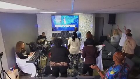PROPHESYING TO A WOMAN OF GOD WHO HAPPENED TO BE A CONTENT CREATOR AND EDUCATOR