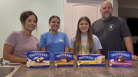 Gaming makes me hungry. Let’s try some Tastykake products. #tastykake #tasty #cupcakes