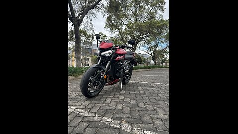 Street triple 765 - Carnival Red.
