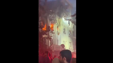 🇮🇷🇮🇱 Multiple Tehran Iran Buildings on fire after Israeli airstrikes- AMBULANCES ON THE SCENE