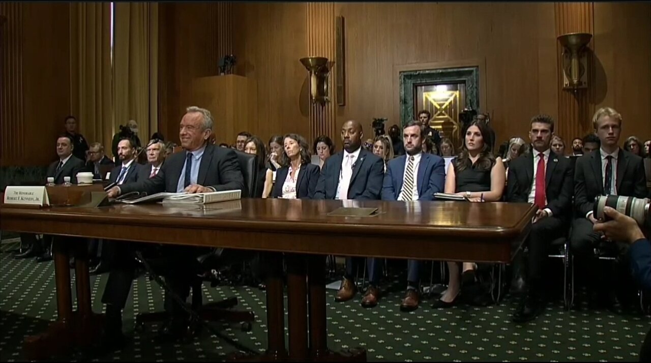 RFK Jr Calls Out Sen Wyden: You’ve Sat There For 25 Years While Chronic Child Disease Went Up