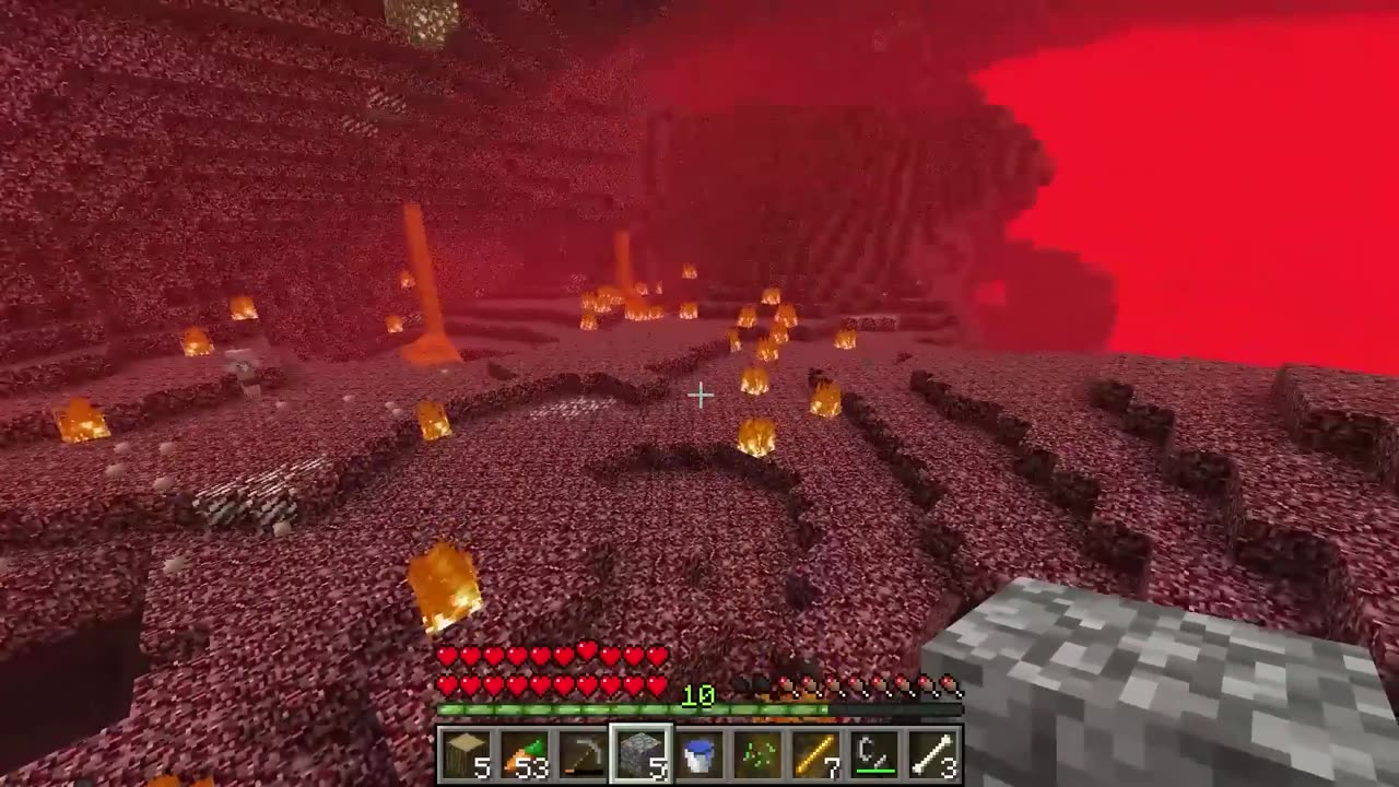 Tiny & Giant Speedrunner VS Hunter in Minecraft