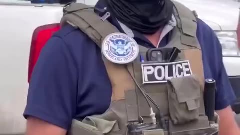 Couple “Karen’s” talking sht to the ICE officers doing their jobs. Support ICE!