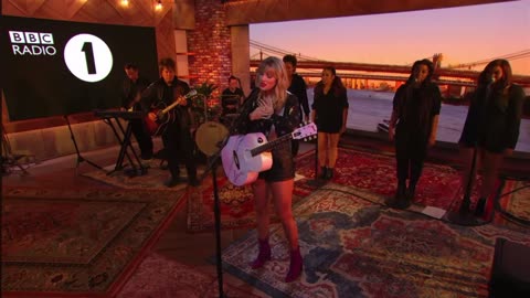 Taylor Swift - lover ( Live from BBC1 Live Lounge)