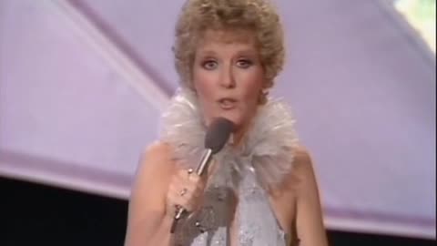 Petula Clark - Have Yourself A Merry Little Christmas = TOTP 2010