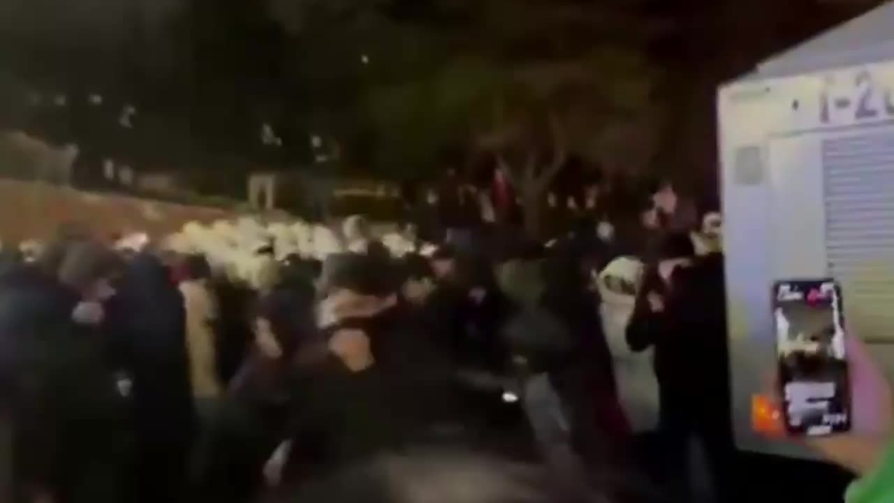 Cientos protestan en las calles de Estambul