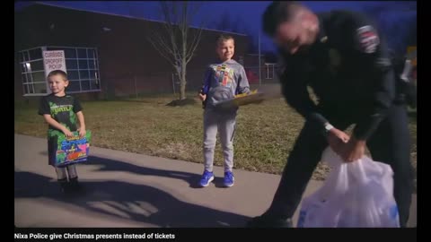 Nixa Police give Christmas presents instead of tickets