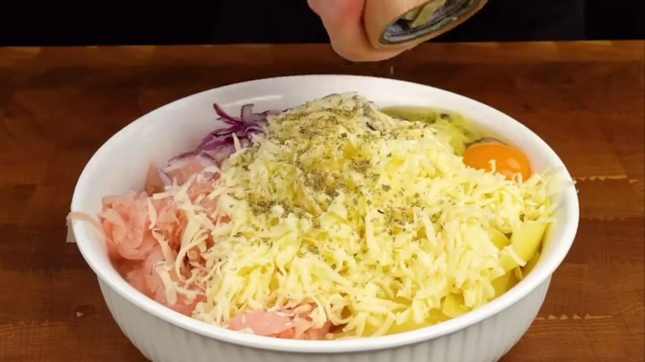 High-Protein Chicken Veggie Cheese Omelet | Perfect Breakfast in 10 Minutes!