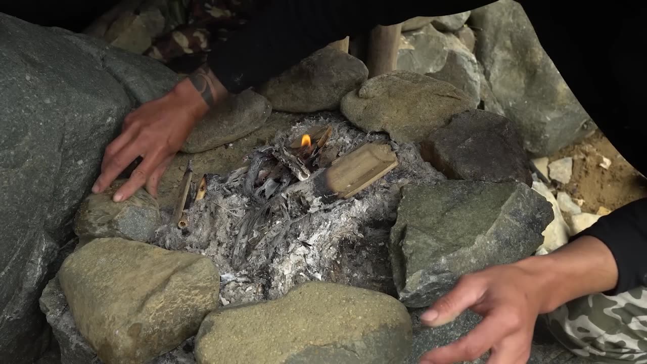 30 Days Solo Survival: Bushcraft Camping, Fishing & Cooking by the River