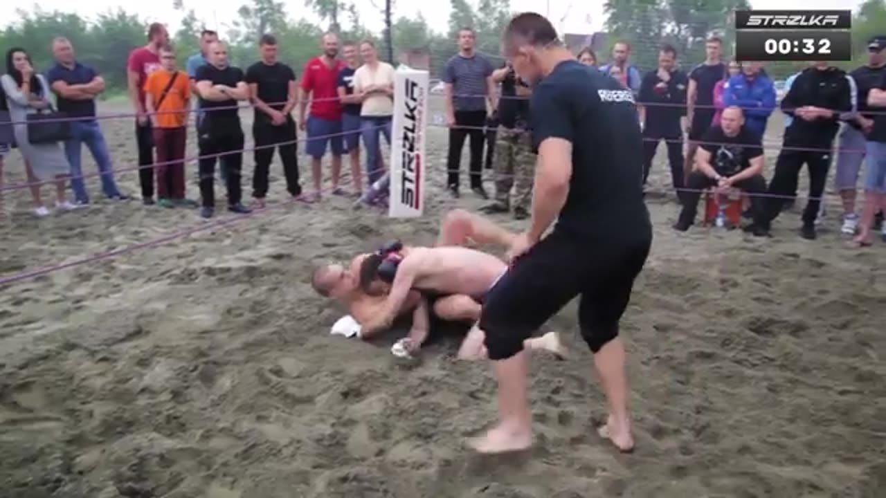Young Striker vs MMA Fighter !! Good Fight !!