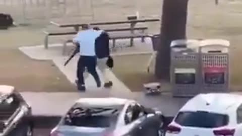 Video shows the moment a civilian disarming a Bondi Beach sh@@ter