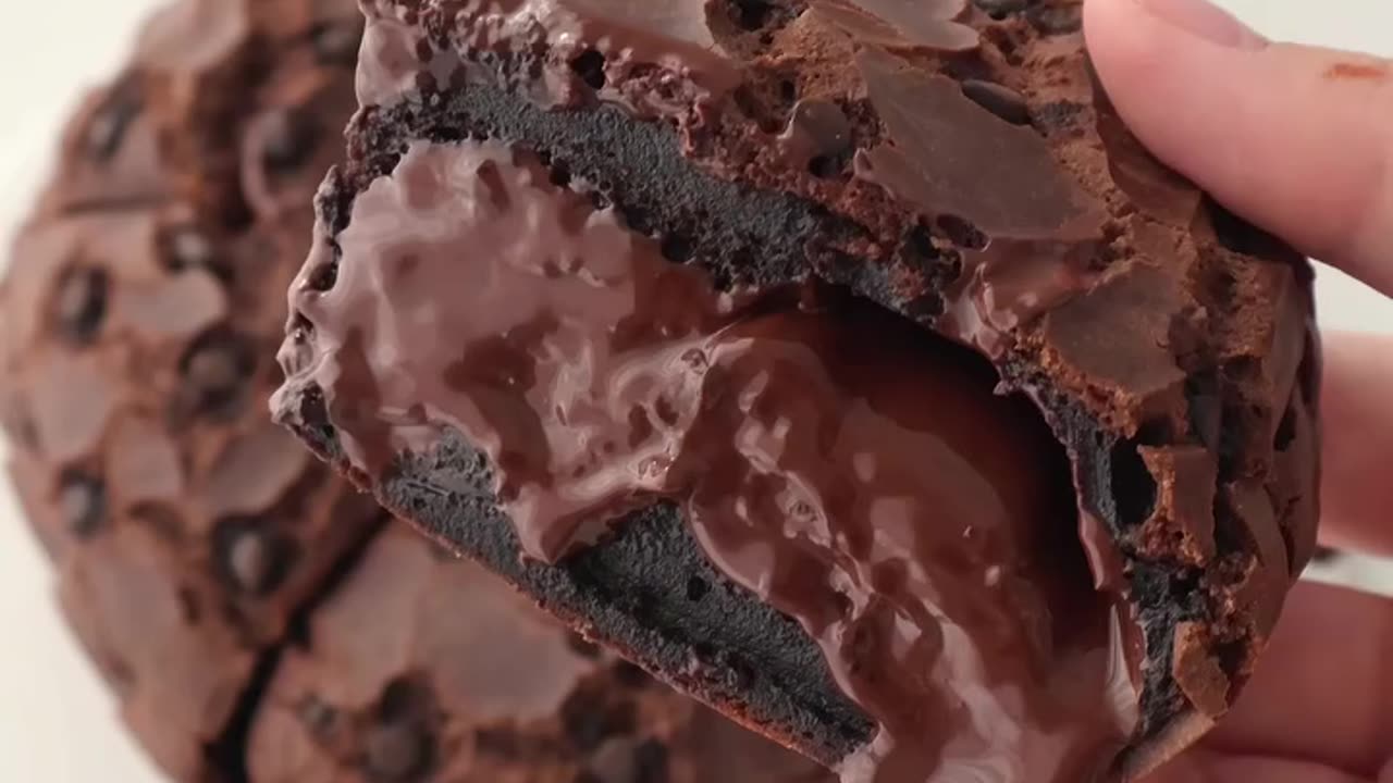 Chewy Rice Cake with Crispy Chocolate | The Perfect Sweet Crunch!