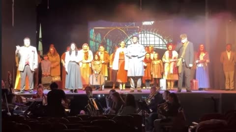 😂🎶 Sound designer accidentally presses wrong buttons during a play! | FunFM